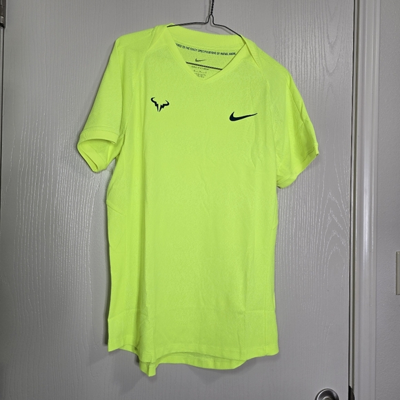 Nike Court Tennis Rafa Nadal Dri-Fit Challenger FD5409-702 Volt Yellow Sz M‎ - Picture 1 of 6